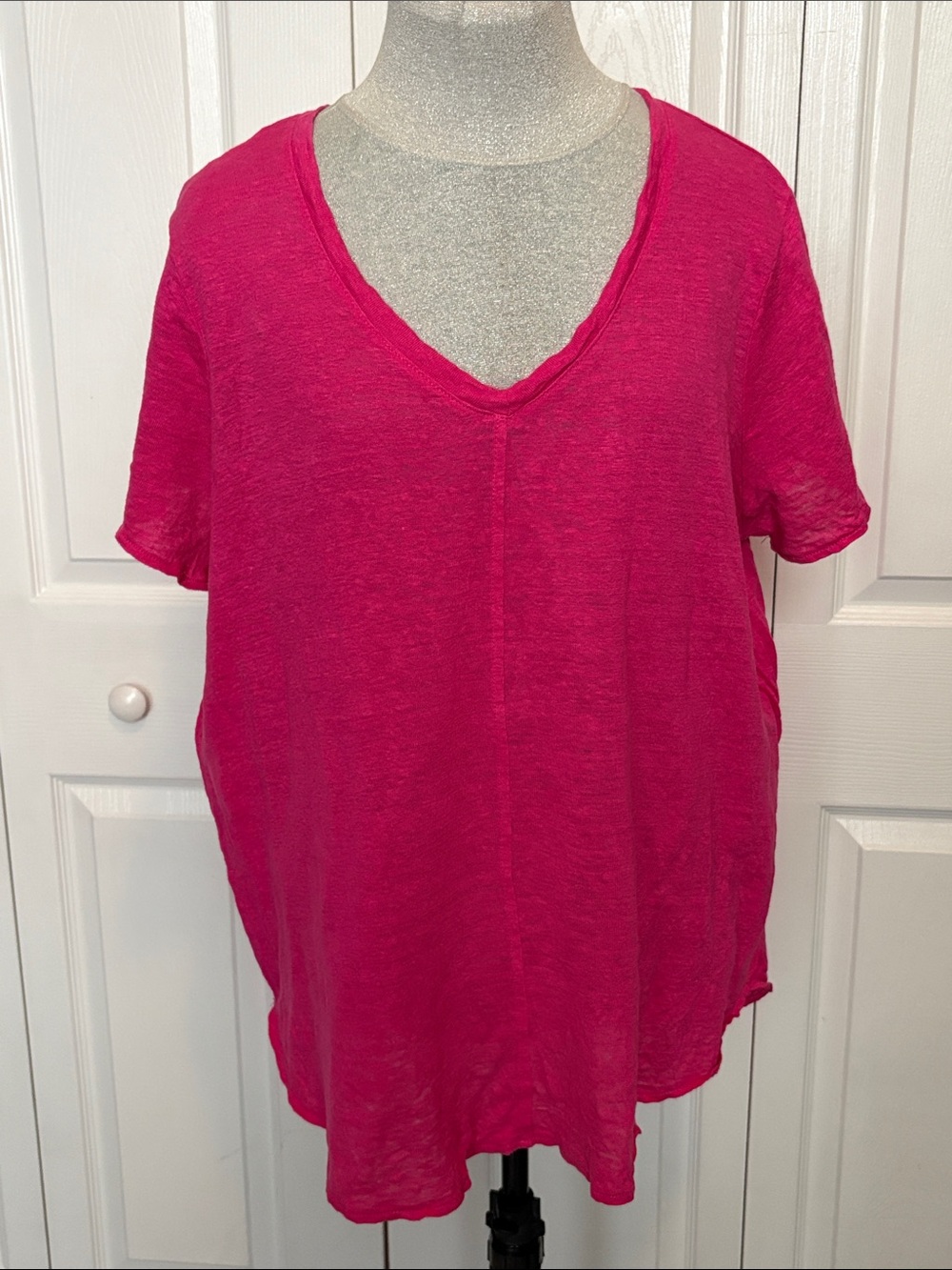 Tahari 100% Linen V-Neck Short Sleeve Tee in Fuchsia Hot Weather Holiday Multi
